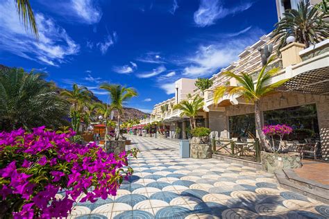 Luxury shopping at Gran Canaria 